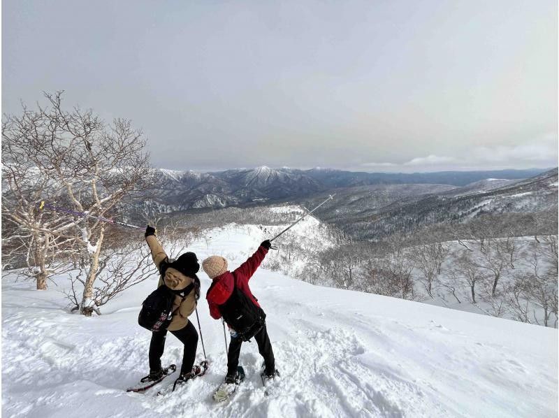 [Asahikawa departure/arrival] Snowshoe hiking around Sounkyo, Mt. Kurodake and Kamui Forest with a professional guide <Beginners OK, lecture included>の紹介画像