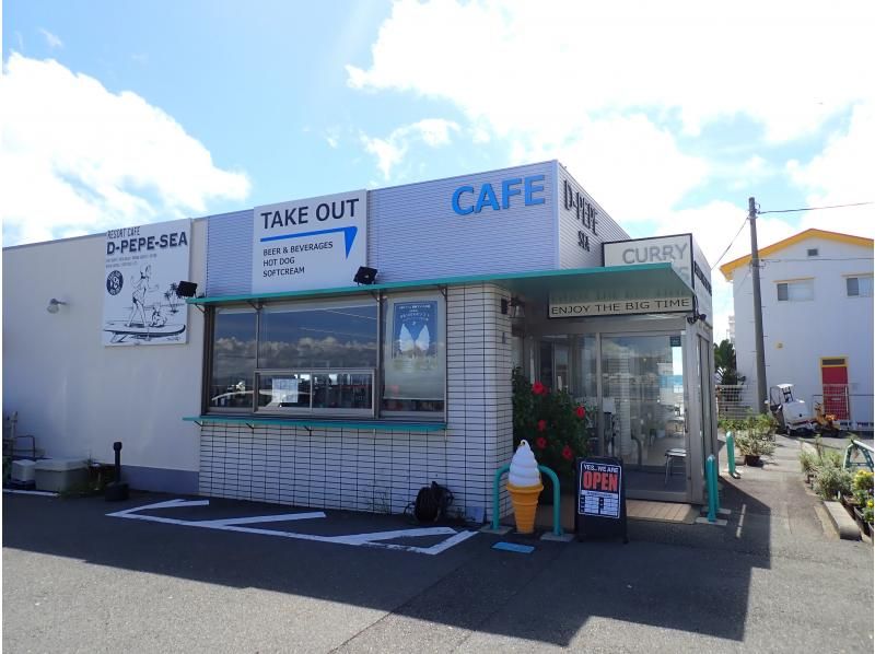 【神奈川・横須賀】目の前の東京湾を独り占め！カフェ「D-PEPE-SEA」にキャンピングカーで泊まる（車中泊）の紹介画像