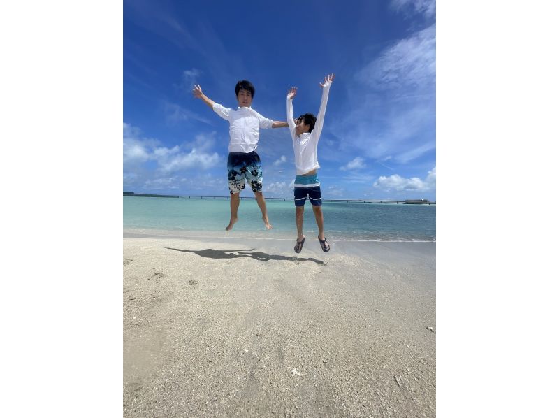 【沖縄・宮古島】シーカヤックで行く！幻の島【ユニの浜】上陸ツアー　ドローン撮影付★ 嬉しい少人数制でご案内♪ 初心者の方もおすすめ！の紹介画像