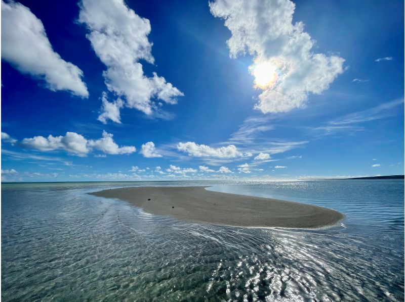 【沖縄・宮古島】シーカヤックで行く！幻の島【ユニの浜】上陸ツアー　絶景のドローン撮影付★ 嬉しい少人数制でご案内♪ 初心者の方もおすすめ！の紹介画像