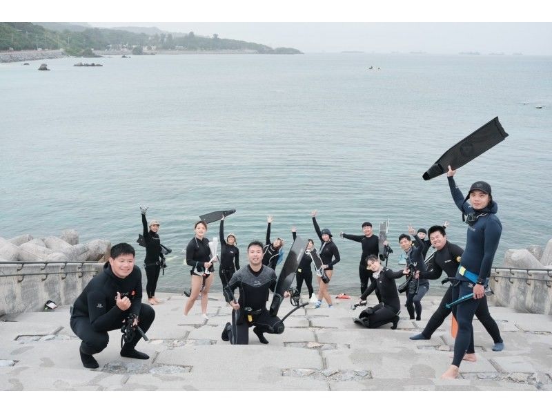 오키나와・모토부쵸・하얀 모래지에 깨끗한 산호나 물고기가 깨끗하고 인기 있는 고릴라 쵸 비치/스킨다이빙ꕥ 초보자 대환영! 가족・커플・여성에게 추천!の紹介画像