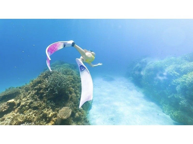 Okinawa, Motobu Town, Gorilla Chop Beach is a popular spot with beautiful corals and fish on white sand / Skin diving ꕥ Beginners are welcome! Recommended for families, couples and women!の紹介画像