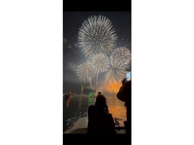 【大阪・りんくう】りんくう花火大会を船から観覧(ボート貸し切り運転手付）ウェイクボード体験やチューブも可能の紹介画像