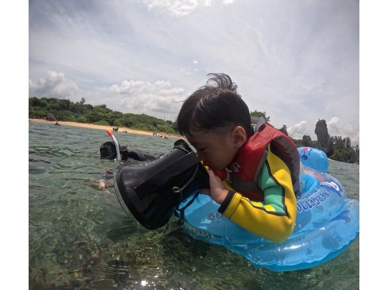 【3歳～65歳参加可能☆】沖縄のビーチでシュノーケル体験♪一組完全貸切で安心ツアー！水中写真撮影無料・魚餌やり体験付き！当日予約可能！の紹介画像