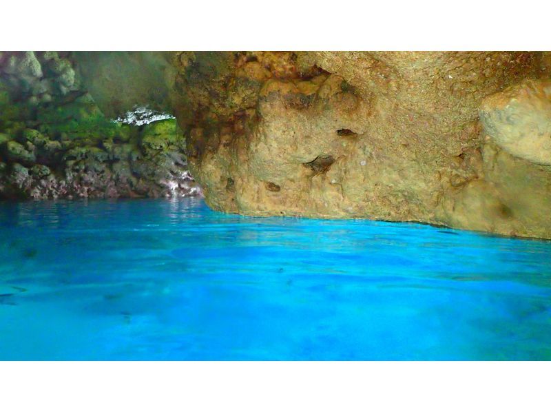 【 青の洞窟　体験ダイビング 】＋【 ジェットマリンスポーツ２種 】 沖縄最高級の遊び！  ★ 初めての方OK の紹介画像