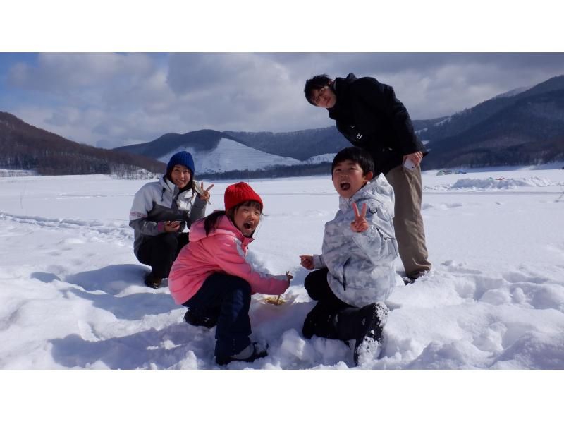 [Meet at Sapporo Station] Ibarato River Ice Fishing Tour Empty-handed, beginners welcome Half-day plan meeting at Sapporo Station: Morning, Afternoonの紹介画像