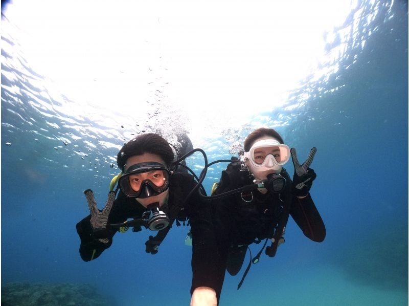 [冲绳本部镇]大猩猩砍体验潜水+滑翔伞套餐♪享受大海和天空！ GoPro 照片数据免费服务♪の紹介画像