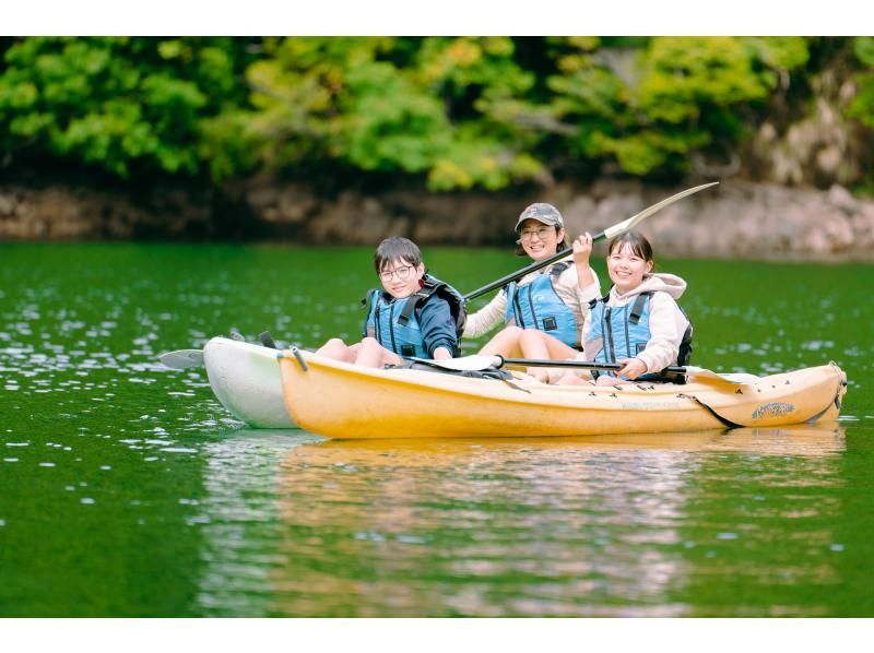 People enjoying the Okinawa Yanbaru canoe tour sponsored by Higashi Village Villagers' Forest Tsutsuji Eco Park