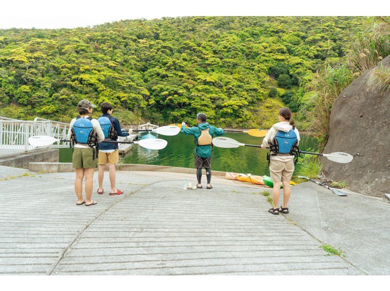 【沖縄・やんばる】福地ダム湖面で大自然のパワーを体感しながらカヌー体験！の紹介画像