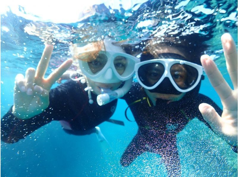 [沖繩本部鎮]大猩猩砍浮潛+滑翔傘套餐♪享受大海和天空！ GoPro 照片數據免費服務♪の紹介画像