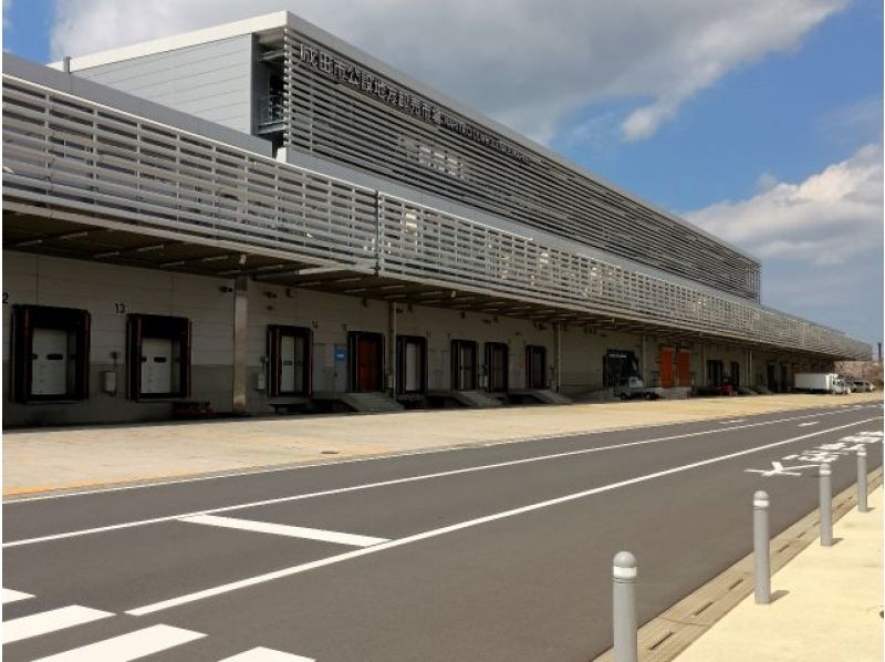 冬の北風運用がチャンス★成田空港ど真ん中！東峰神社で迫力の飛行機＋日本初「ワンストップ輸出拠点機能」新生成田市場見学の紹介画像
