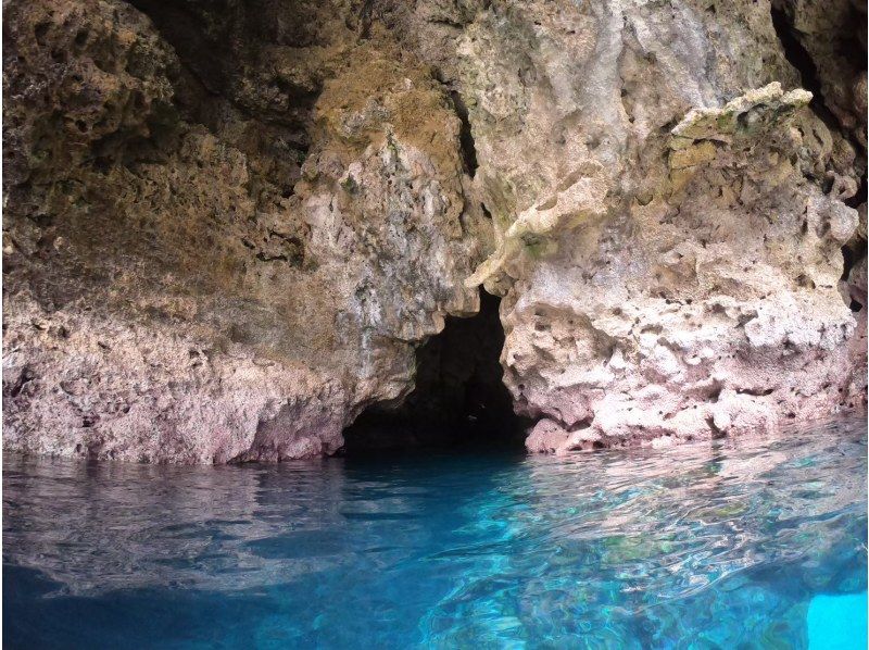 Same-day reservations possible! [Okinawa Onna Village Blue Cave Snorkeling] Let's experience the Okinawan ocean together // Participation is possible from 1 person (^^)の紹介画像