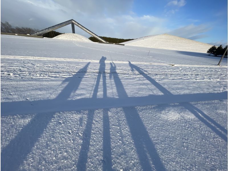 [ฮอกไกโด/ซัปโปโร กิจกรรมเดินหิมะ(Snowshoe)] ปิรามิดแก้ว! ไปชมงานศิลปะของ Isamu Noguchi ที่เปลี่ยนอารมณ์ความรู้สึก ★ถ่ายภาพและวิดีโอฟรี★の紹介画像