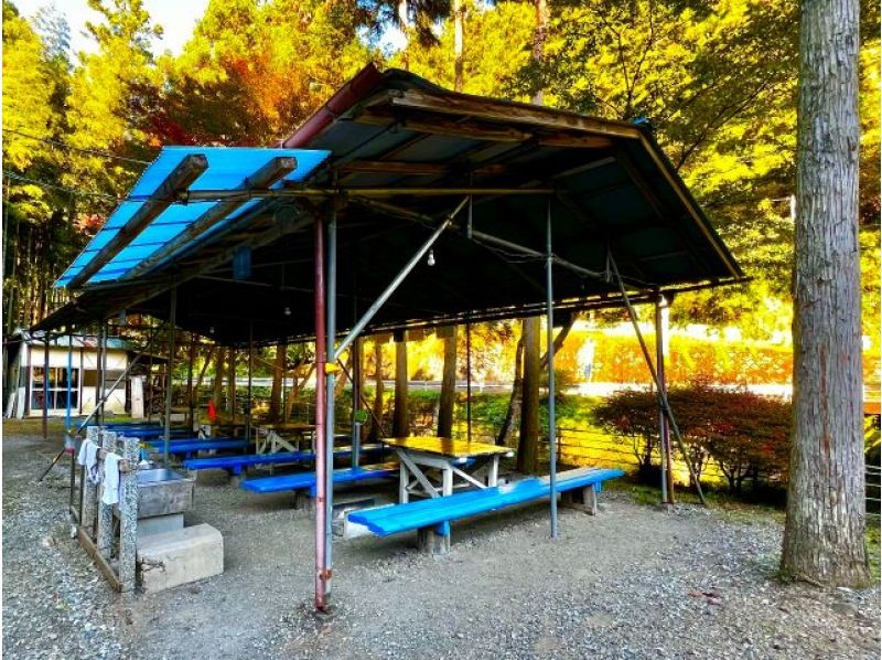 [東京/日之出町] 入住「坂名園」露營車，輕鬆享受釣魚和燒烤的樂趣（睡在車裡）の紹介画像