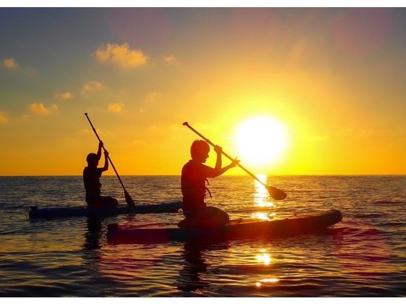 宮古島人気1位《愛犬連れOK！完全貸切VIP》【サンセットSUPツアー】完全貸切で優雅に満喫♪海の上から夕日を眺める贅沢時間！の紹介画像
