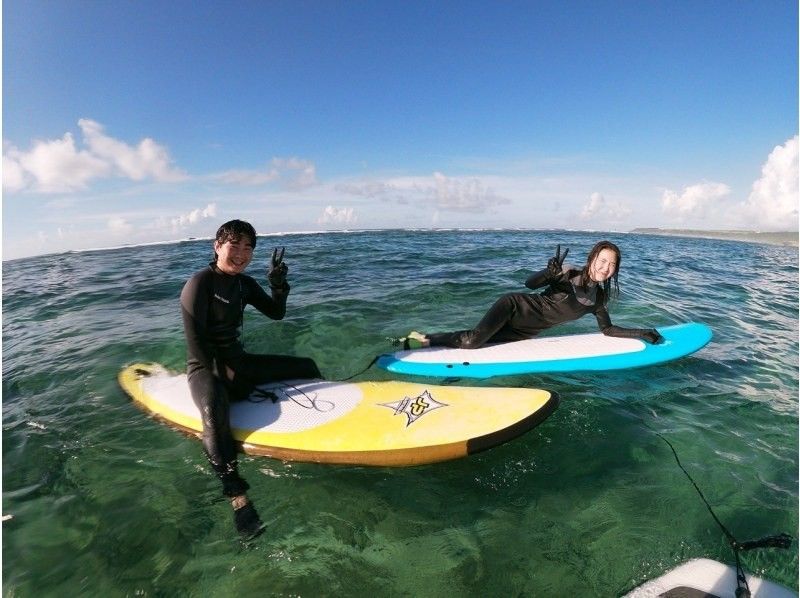 【沖縄・南部】"1組のみ"完全貸し切り☆プライベートサーフィンフィン体験ツアー！器材レンタル無料、写真・動画プレゼント！の紹介画像