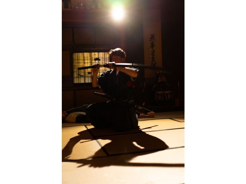 【東京・浅草】SAMURAI!映画で活躍する俳優達による本物の侍ショー！美しい技と和の心をわずか１ｍ先で体験!の紹介画像