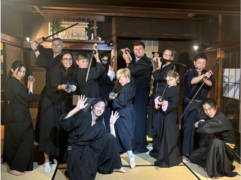 [SALE][Tokyo・Asakusa][Private] Samurai experience for 2-8 people! Learn authentic techniques from active movie actors! Beautiful swordplay, Japanese spirit and technique all here!の紹介画像