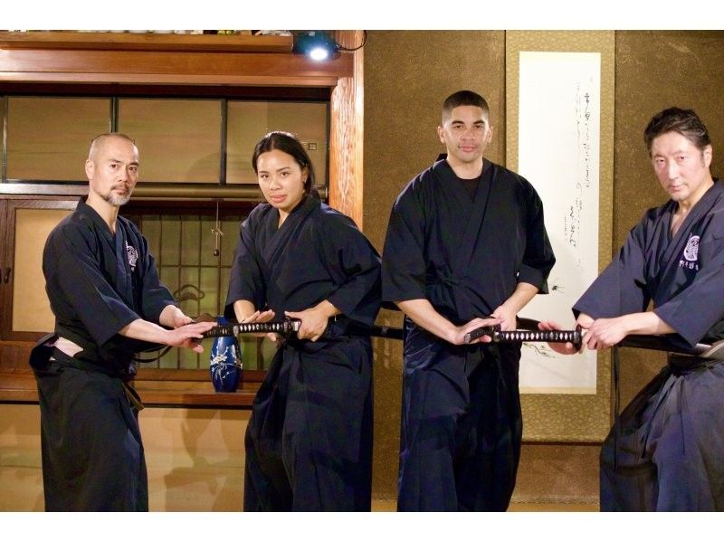 [SALE][Tokyo・Asakusa][Private] Samurai experience for 2-8 people! Learn authentic techniques from active movie actors! Beautiful swordplay, Japanese spirit and technique all here!の紹介画像