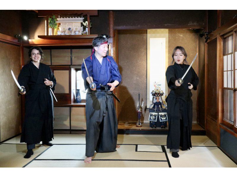 [东京/浅草] SAMURAI武士体验！向现役电影演员学习的真实技巧！美丽的剑术、日本精神、技术都有！の紹介画像