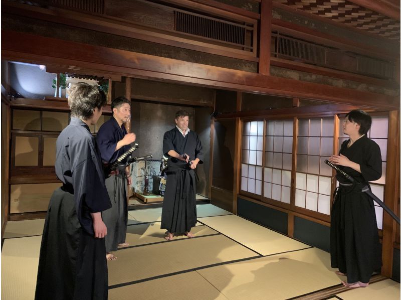 [SALE][Tokyo・Asakusa][Private] Samurai experience for 2-8 people! Learn authentic techniques from active movie actors! Beautiful swordplay, Japanese spirit and technique all here!の紹介画像