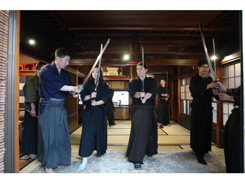 [SALE][Tokyo・Asakusa][Private] Samurai experience for 2-8 people! Learn authentic techniques from active movie actors! Beautiful swordplay, Japanese spirit and technique all here!の紹介画像