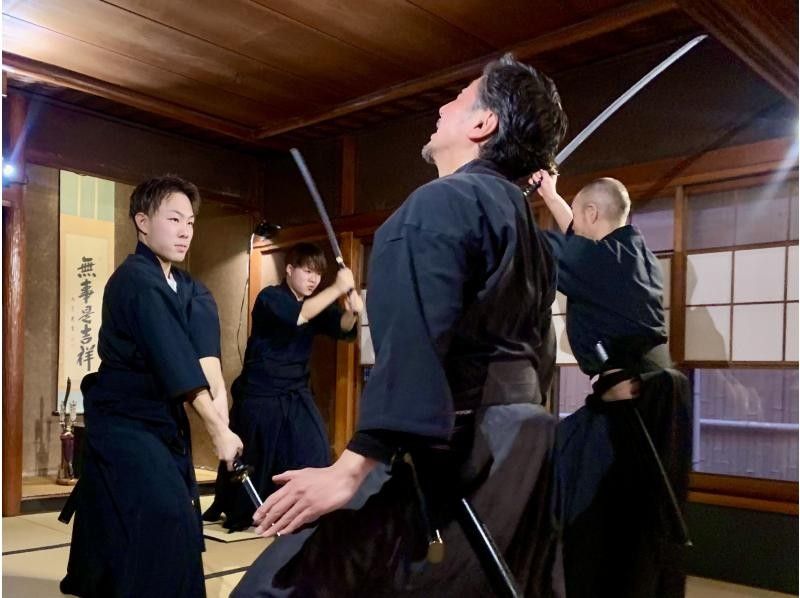 [SALE][Tokyo・Asakusa][Private] Samurai experience for 2-8 people! Learn authentic techniques from active movie actors! Beautiful swordplay, Japanese spirit and technique all here!の紹介画像