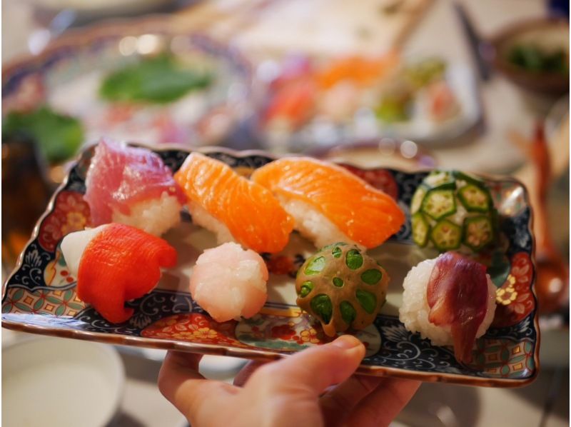 SALE！【東京・浅草】日本のお母さん達と楽しい日本料理体験！お母さんの知恵がいっぱい！カラフルな野菜中心の寿司体験！の紹介画像