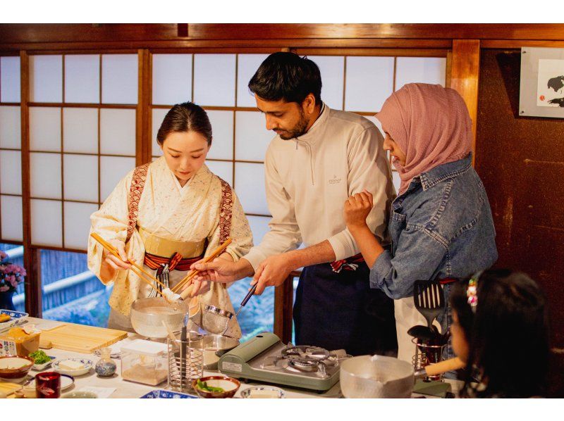 [Tokyo, Asakusa] A fun Japanese cooking experience with Japanese moms! Full of moms' wisdom! A colorful vegetable-based sushi experience!の紹介画像