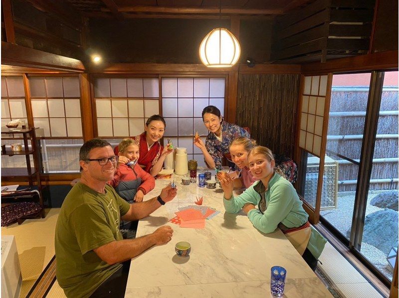 [Tokyo, Asakusa] A fun Japanese cooking experience with Japanese moms! Full of moms' wisdom! A colorful vegetable-based sushi experience!の紹介画像