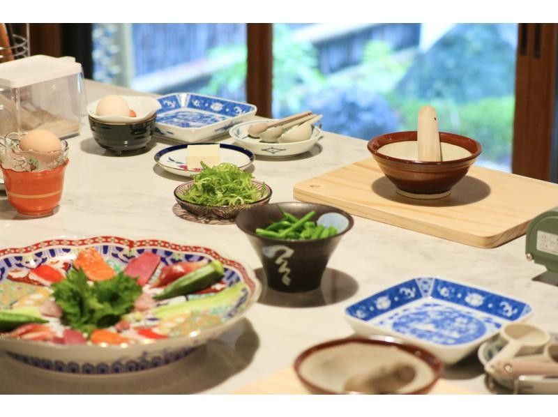【東京・浅草】日本のお母さん達と楽しい日本料理体験！お母さんの知恵がいっぱい！カラフルな野菜中心の寿司体験！の紹介画像