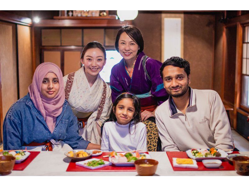 超級夏季促銷2024 [東京/淺草] 與日本媽媽一起享受有趣的日本烹飪體驗！讓我們邊笑邊製作色彩繽紛、美麗的日本料理吧！清真兼容！の紹介画像