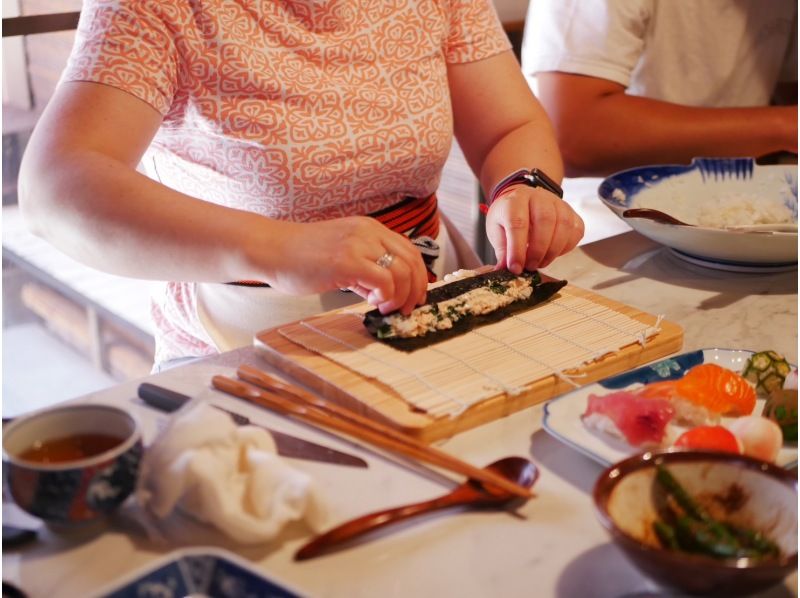 [SALE] [Tokyo, Asakusa] A fun Japanese cooking experience with Japanese moms! Full of mom's wisdom! A colorful vegetable-based sushi experience!の紹介画像