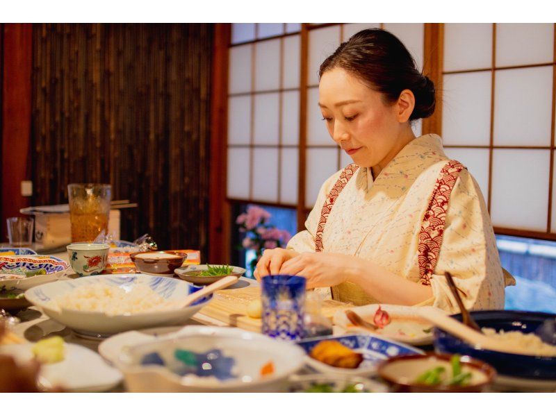 [SALE] [Tokyo, Asakusa] A fun Japanese cooking experience with Japanese moms! Full of mom's wisdom! A colorful vegetable-based sushi experience!の紹介画像