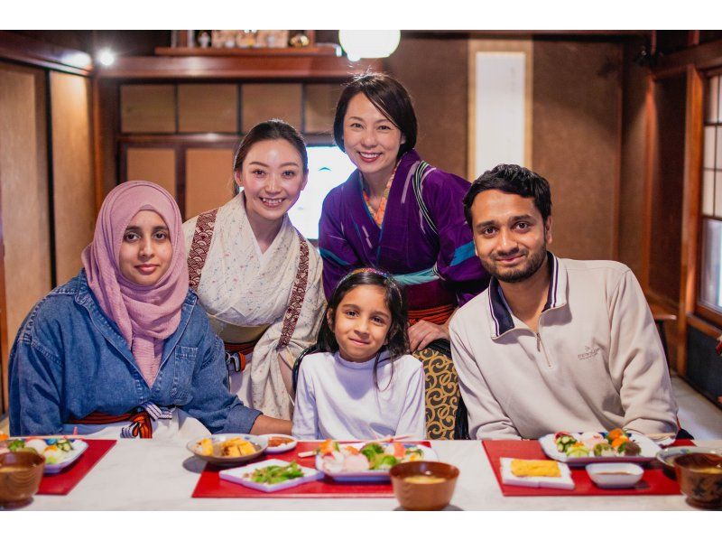 [SALE] [Tokyo, Asakusa] A fun Japanese cooking experience with Japanese moms! Full of mom's wisdom! A colorful vegetable-based sushi experience!の紹介画像