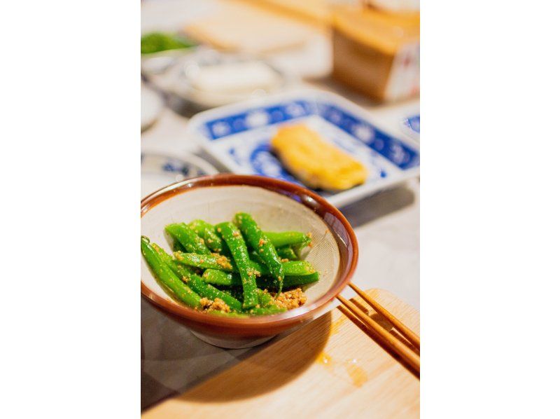 [โตเกียว/อาซากุสะ] ประสบการณ์การทำอาหารญี่ปุ่นแสนสนุกกับคุณแม่ชาวญี่ปุ่น! ภูมิปัญญาคุณแม่มากมาย! ประสบการณ์ซูชิที่เน้นผักเป็นหลัก!の紹介画像