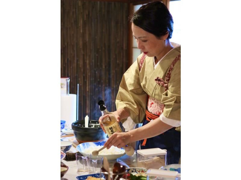 [โตเกียว/อาซากุสะ] ประสบการณ์การทำอาหารญี่ปุ่นแสนสนุกกับคุณแม่ชาวญี่ปุ่น! ภูมิปัญญาคุณแม่มากมาย! ประสบการณ์ซูชิที่เน้นผักเป็นหลัก!の紹介画像