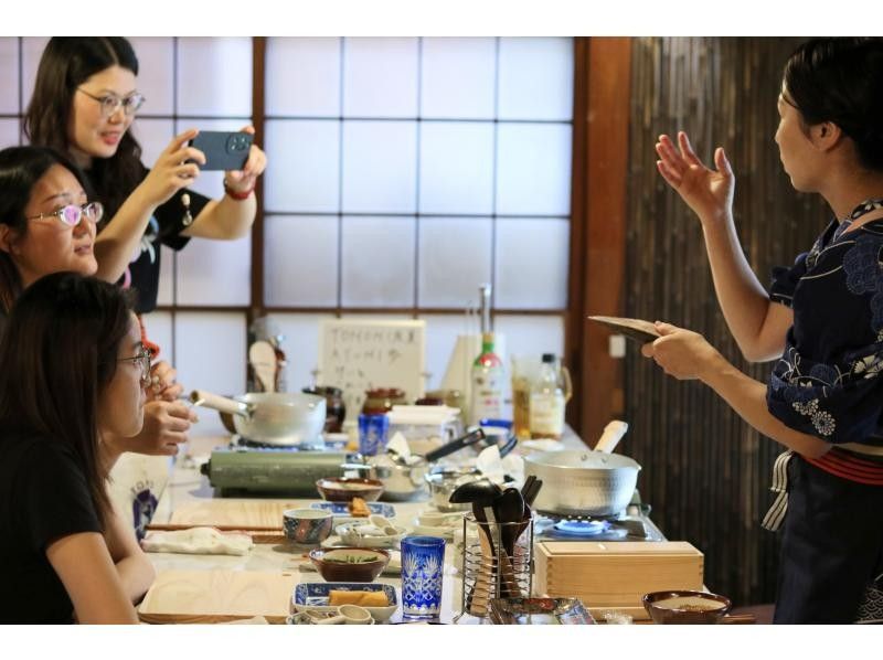 SALE! 【도쿄 · 아사쿠사】】 세트로 매우 유익! 일본의 엄마들과 즐겁고 아름다운 수반 스시를 만들어, 진짜 말차를 체험!の紹介画像