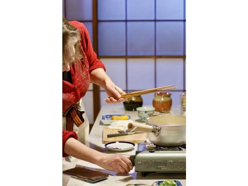 超級夏季促銷 2024 [東京/淺草]] 套裝超值！和日本媽媽一起製作精美的手鞠壽司，體驗真正的抹茶！の紹介画像