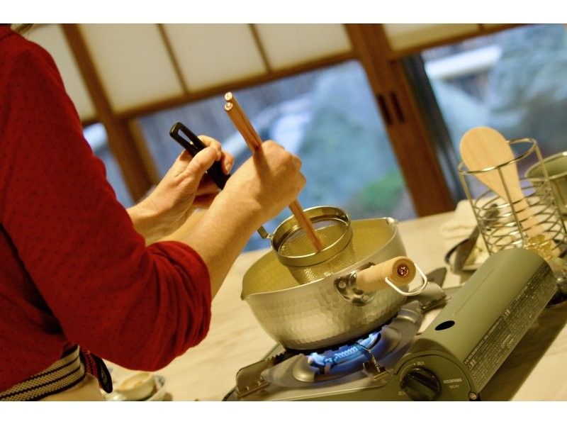 スプリングセール実施中！【東京・浅草】】セットでとってもお得！本格的お抹茶体験付き！日本のお母さん達と楽しく美しい手毬寿司を作ってみよう！の紹介画像