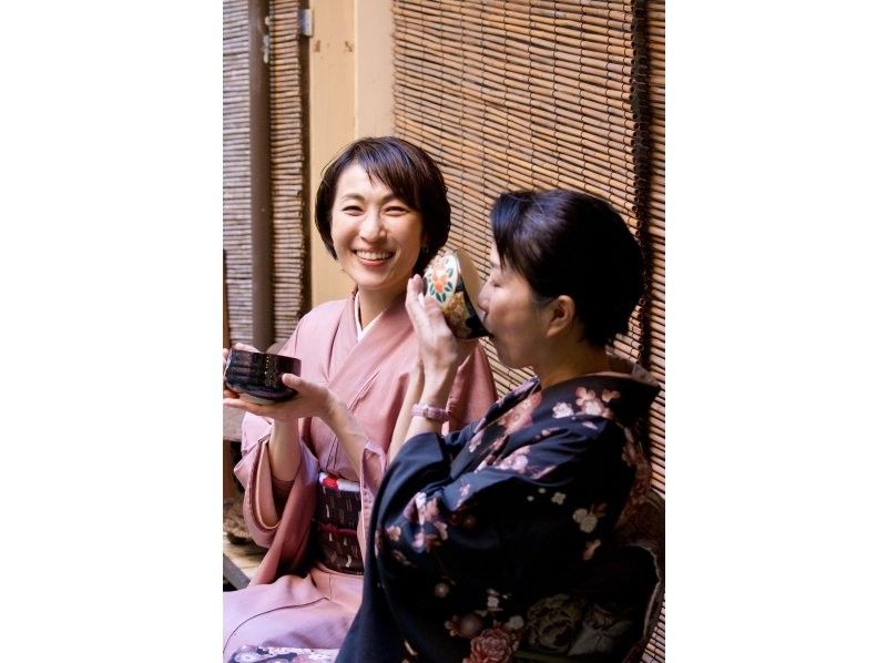 【도쿄 · 아사쿠사】】 세트로 매우 유익! 일본의 엄마들과 즐겁고 아름다운 수반 스시를 만들어, 진짜 말차를 체험!の紹介画像