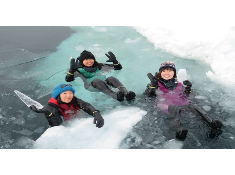 [Hokkaido/Shiretoko Utoro] Full-day winter full-day plan Furepe Falls snowshoeing + Drift ice walk® + Location guideの紹介画像