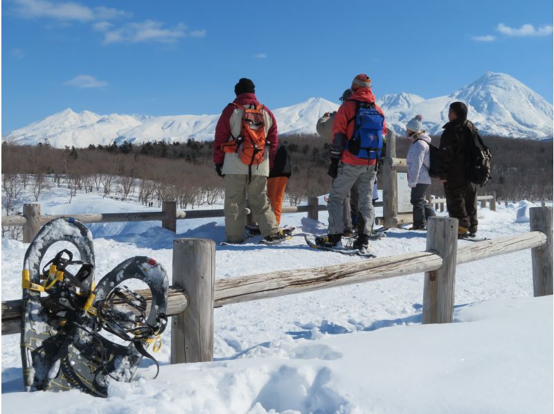 [Hokkaido/Shiretoko Utoro] Full-day winter full-day plan Furepe Falls snowshoeing + Drift ice walk® + Location guideの紹介画像