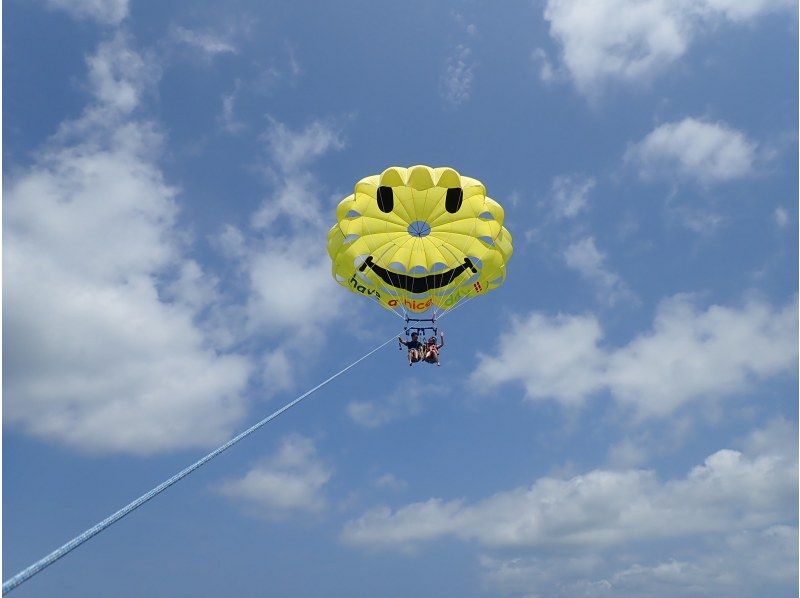 にこちゃんパラセーリング（100mロープ) 4歳から体験可能！沖縄最長３００М導入店の紹介画像