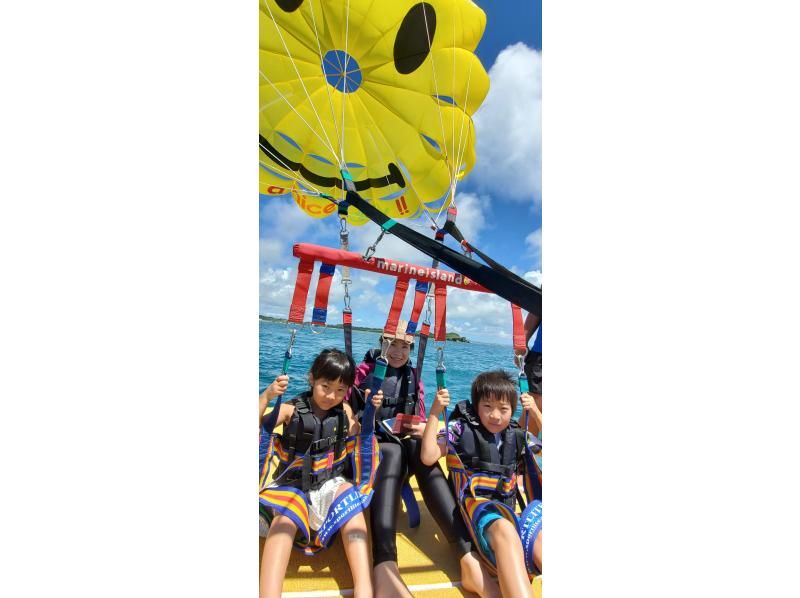 にこちゃんパラセーリング（100mロープ) 4歳から体験可能！沖縄最長３００М導入店の紹介画像