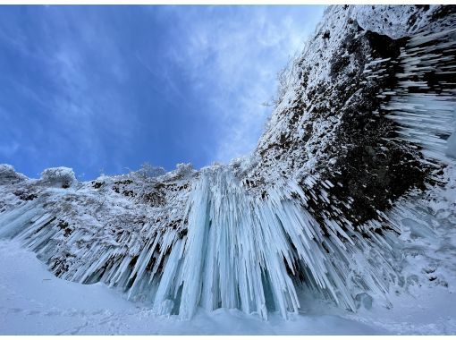 【山形・蔵王】氷瀑スノートレッキング 山形の冬の絶景を歩く!映画のような氷の世界へ☆ガイド同行&専門装備レンタル付き 【山形・蔵王】氷瀑スノートレッキング 山形の冬の絶景を歩く!映画のような氷の世界へ☆ガイド同行&専門装備レンタル付き
