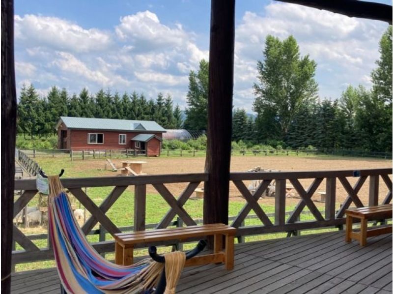 [Hokkaido/Nakafurano] Stay in a camper at the winery "Domaine Raison" (sleep in the car)の紹介画像