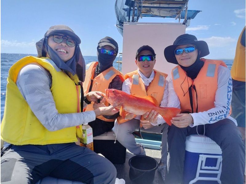 [Okinawa, Itoman City] 3 hours of Tenya fishing on a cruiser! / Aiming for big fish such as red porgy and 50 cm or more / Beginners welcome / Equipment included / Pick-up available / Restaurant introductionの紹介画像