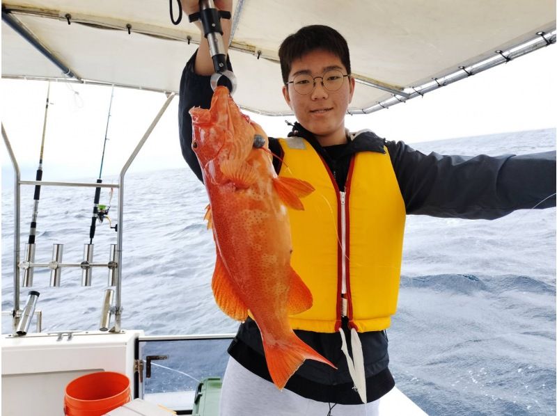 [Okinawa, Itoman City] 3 hours of Tenya fishing on a cruiser! / Aiming for big fish such as red porgy and 50 cm or more / Beginners welcome / Equipment included / Pick-up available / Restaurant introductionの紹介画像