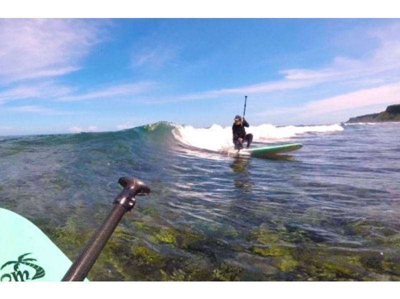 【沖縄・南部】"1組のみ"完全貸し切り☆SUPサーフィン体験ツアー！器材レンタル無料、写真・動画プレゼント！の紹介画像